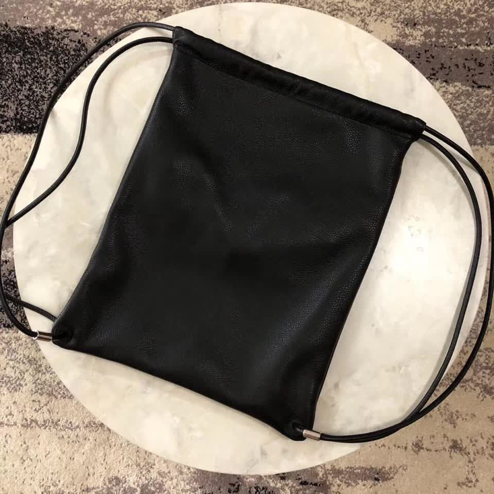 BALENCIAG巴黎世家 新品 抽繩背包  BL1556